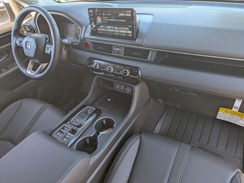 New 2025 Honda Pilot Touring image 8