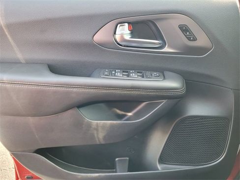 New 2026 Chrysler Pacifica Select image 21