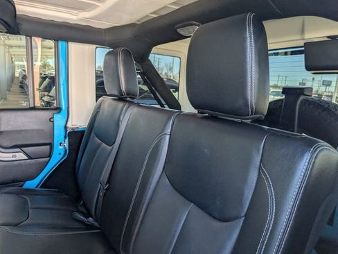 Used 2017 Jeep Wrangler Unlimited Rubicon w/ Connectivity Group image 27