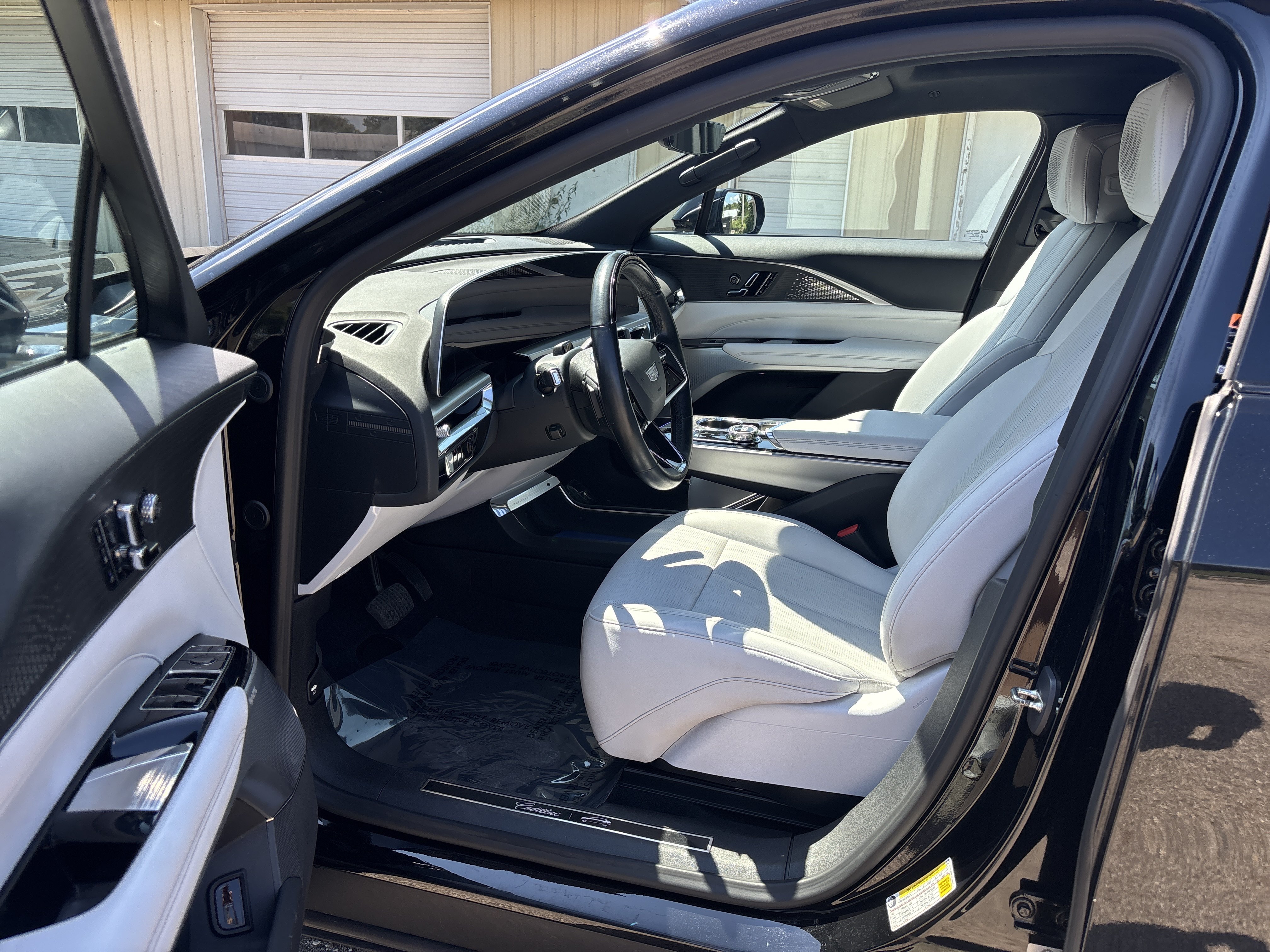 Used 2023 Cadillac Lyriq 2WD image 16