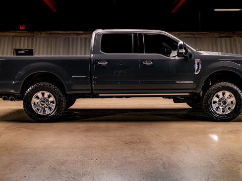 Used 2021 Ford F250 Platinum w/ FX4 Off-Road Package image 10