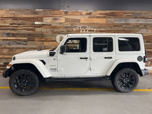 Used 2021 Jeep Wrangler Unlimited Sahara w/ Cold Weather Group AWD/4WD image 10