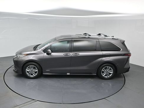 Used 2021 Toyota Sienna Limited FWD image 49