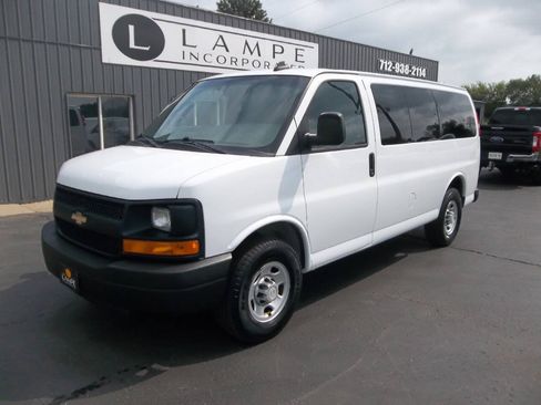Used 2016 Chevrolet Express 3500 LS RWD image 9