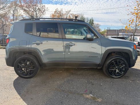 Used 2018 Jeep Renegade Altitude image 4