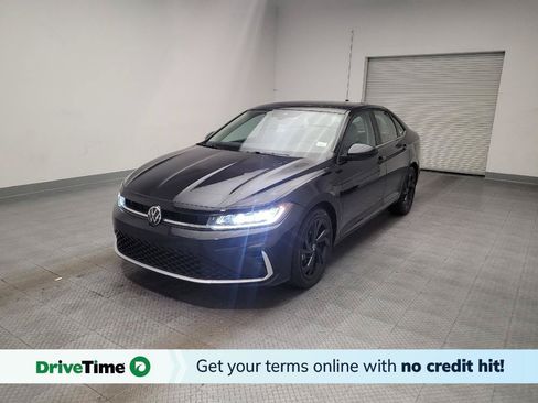 Used 2025 Volkswagen Jetta SE w/ Sunroof Package FWD image 1