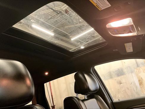 Used 2017 Jeep Grand Cherokee Limited AWD/4WD image 14