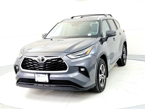 Certified 2023 Toyota Highlander XLE image 3