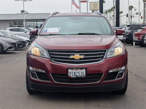 Used 2017 Chevrolet Traverse LT image 2