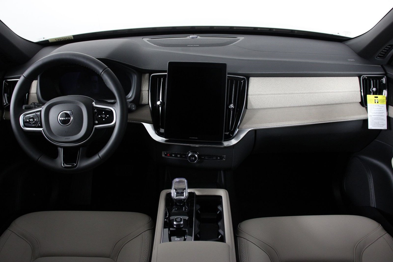 New 2026 Volvo XC90 T8 Plus w/ Protection Package Premier AWD/4WD image 5