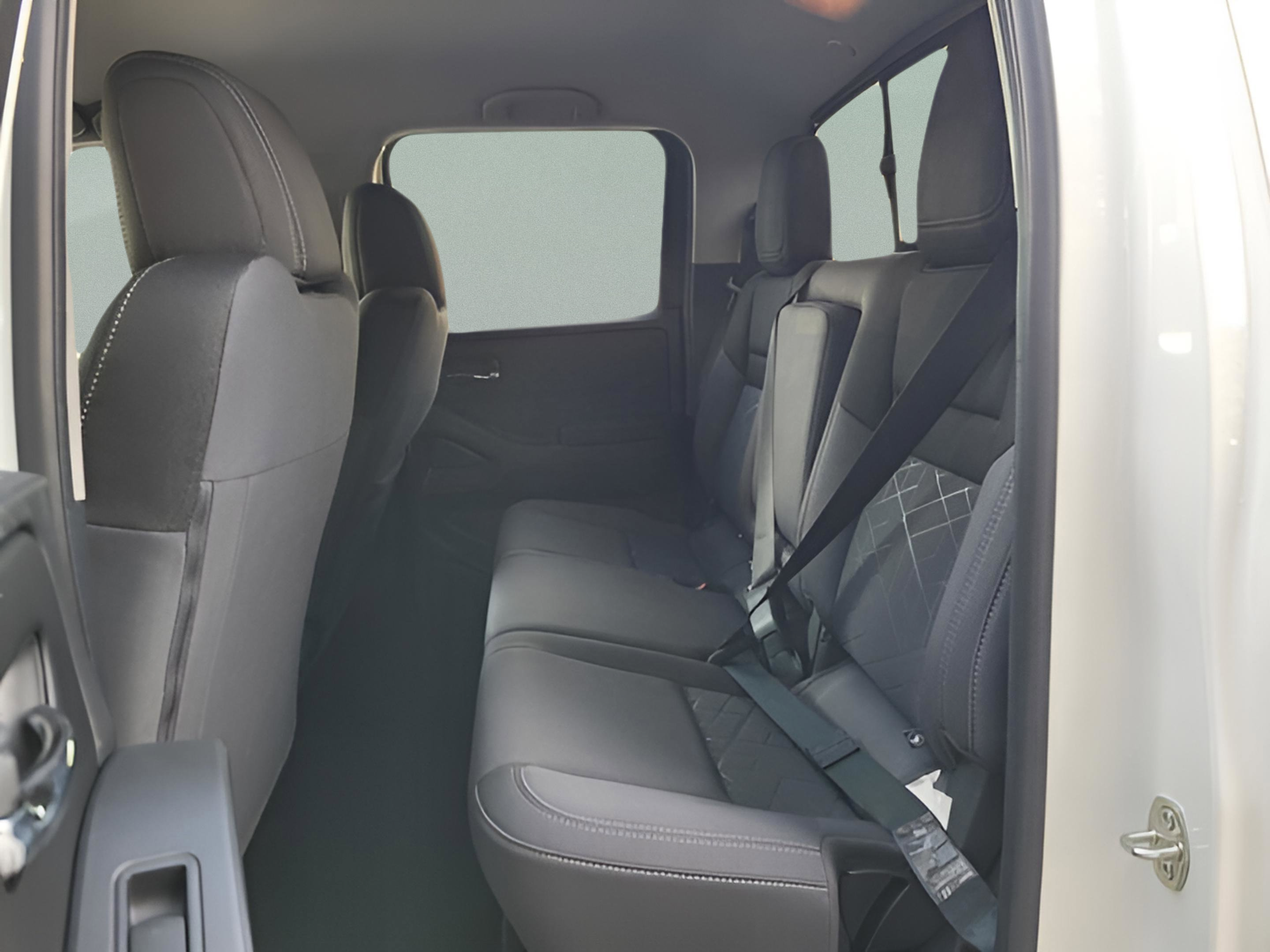 Used 2026 Nissan Frontier SV w/ Tow Package RWD image 10