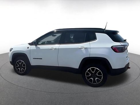 Used 2025 Jeep Compass Trailhawk AWD/4WD image 9
