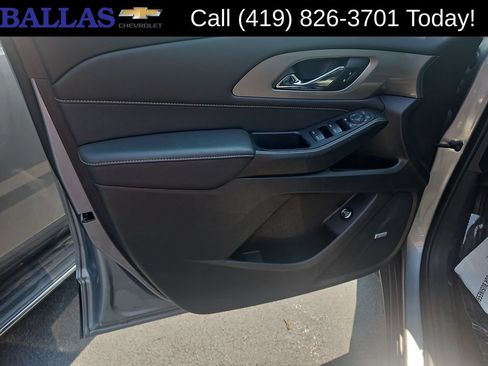 Certified 2023 Chevrolet Traverse LT w/ LT Premium Package AWD/4WD image 11