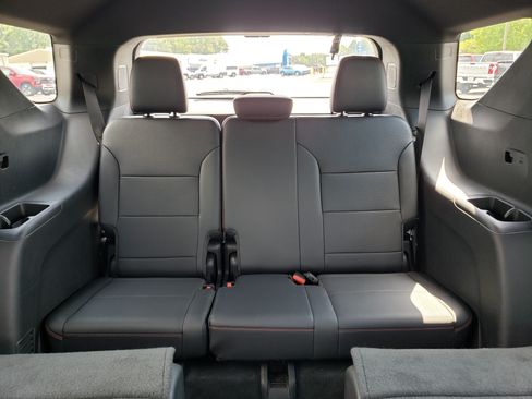 Used 2024 Chevrolet Traverse RS w/ LPO, Floor Liner Package FWD image 33