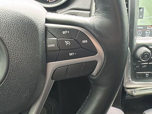 Used 2018 Jeep Grand Cherokee Altitude AWD/4WD image 16