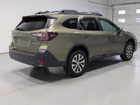 Used 2022 Subaru Outback Premium image 9