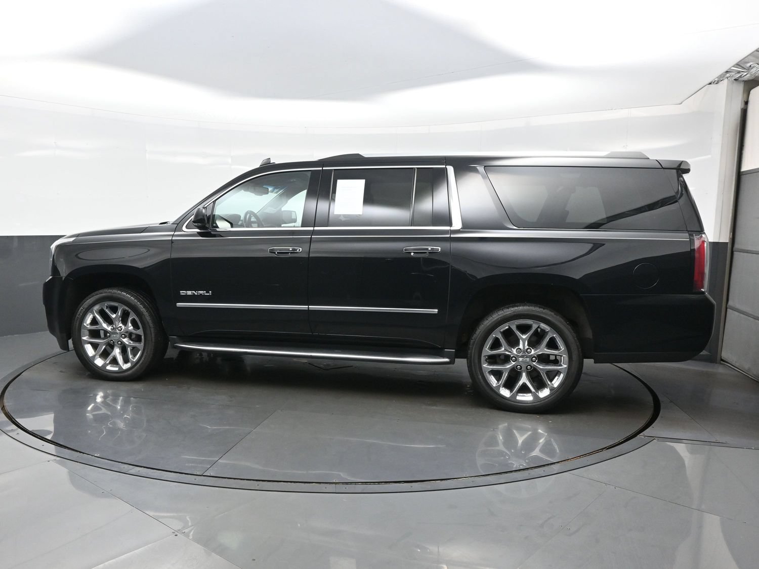 Used 2019 GMC Yukon XL Denali AWD/4WD image 4