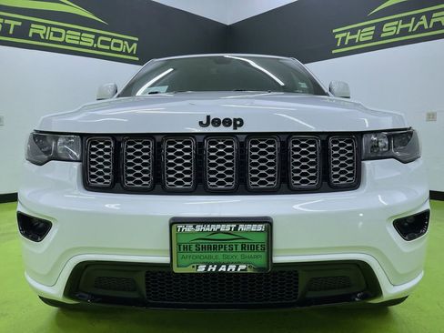 Used 2019 Jeep Grand Cherokee Altitude image 3