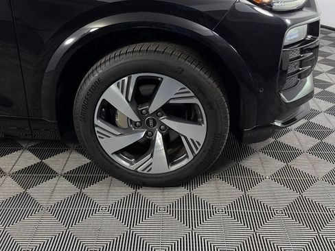 Used 2025 Audi Q6 e-tron Premium Plus w/ Premium Plus AWD/4WD image 10