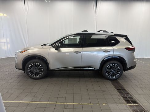 New 2026 Nissan Rogue Platinum image 8