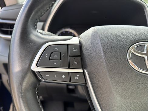 Used 2024 Toyota Highlander XLE image 25
