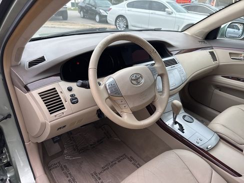 Used 2010 Toyota Avalon XLS image 7