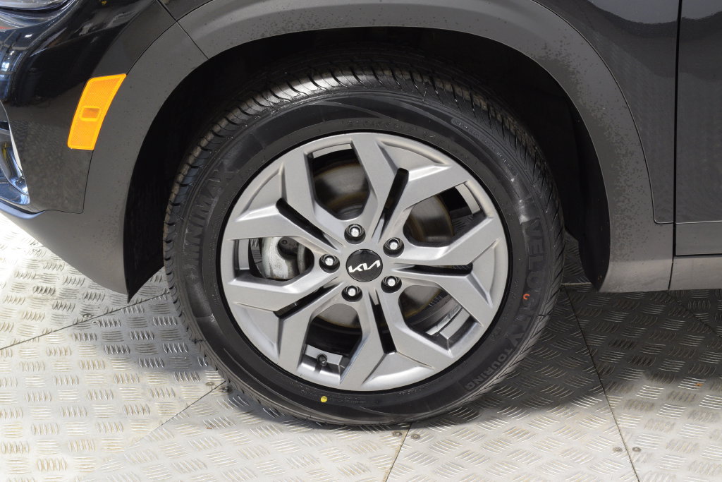 Used 2024 Kia Seltos LX AWD/4WD image 35