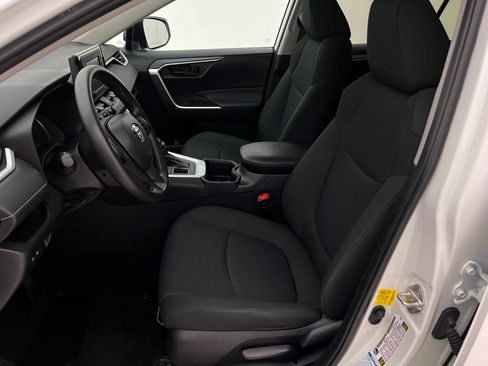 Used 2022 Toyota RAV4 LE image 11