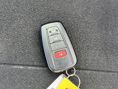 Used 2021 Toyota Prius Prime LE image 20