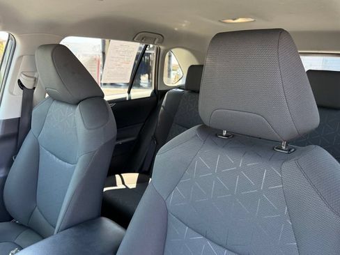 Certified 2025 Toyota RAV4 XLE FWD image 21