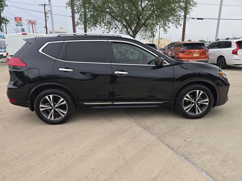 Used 2017 Nissan Rogue SL w/ SL Premium Package FWD image 2