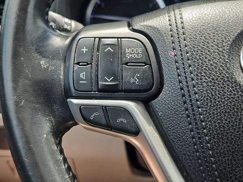 Used 2018 Toyota Highlander XLE AWD/4WD image 27