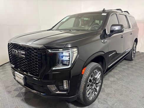 Used 2023 GMC Yukon XL Denali Ultimate AWD/4WD image 2
