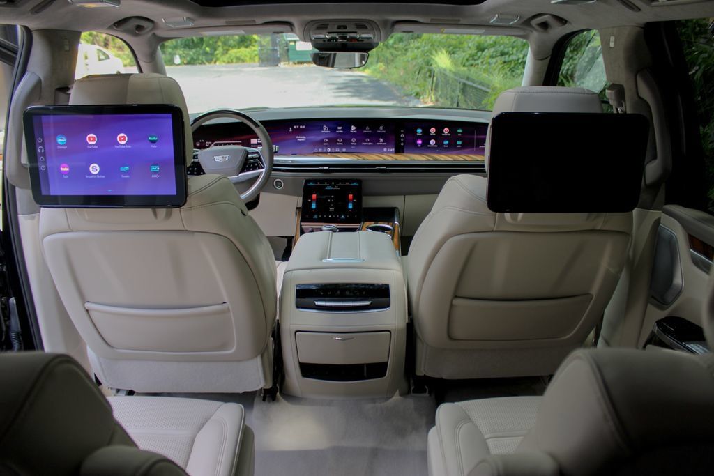 Used 2025 Cadillac Escalade ESV Sport Platinum AWD/4WD image 32