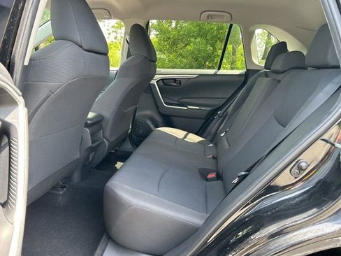 Used 2019 Toyota RAV4 LE AWD/4WD image 15