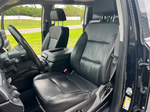 Used 2019 Chevrolet Suburban LT AWD/4WD image 11