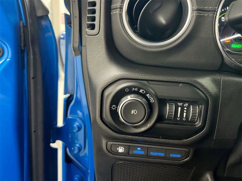 Used 2021 Jeep Wrangler Unlimited Sahara w/ Cold Weather Group image 18