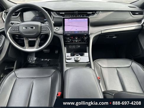 Used 2025 Jeep Grand Cherokee Limited w/ Black Appearance Package AWD/4WD image 13