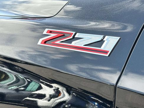 Used 2025 Chevrolet Suburban Z71 AWD/4WD image 6