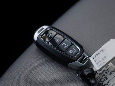 Used 2025 Hyundai Venue SEL image 29