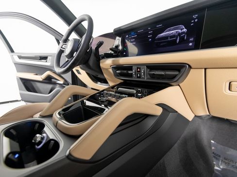 New 2026 Porsche Cayenne image 25