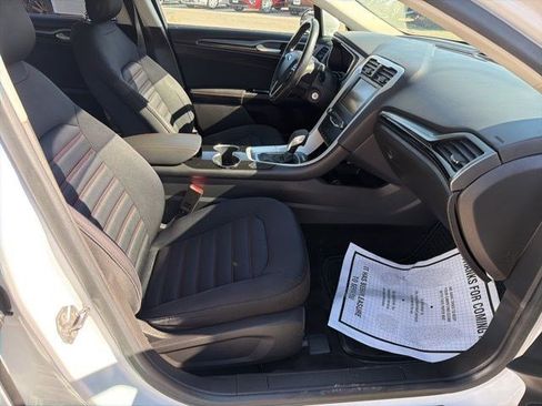 Used 2014 Ford Fusion SE FWD image 19