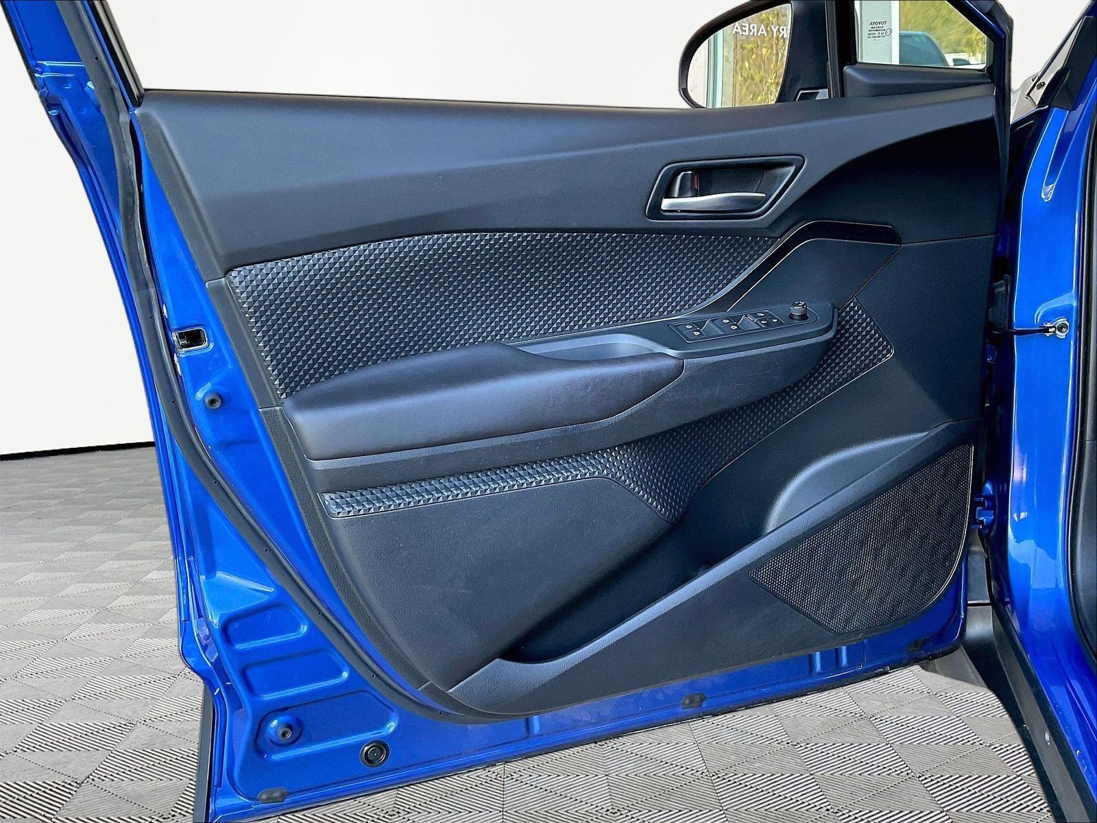 Used 2018 Toyota C-HR XLE FWD image 19