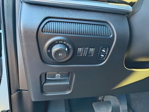 Used 2024 Jeep Wagoneer Series II RWD image 20