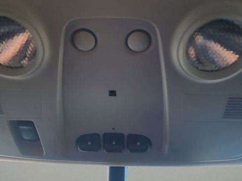 Used 2015 GMC Acadia SLT image 39