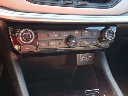 Used 2025 Jeep Compass Limited AWD/4WD image 29