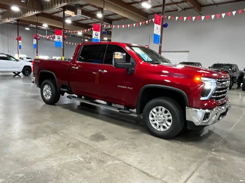Used 2025 Chevrolet Silverado 3500 LTZ AWD/4WD image 13