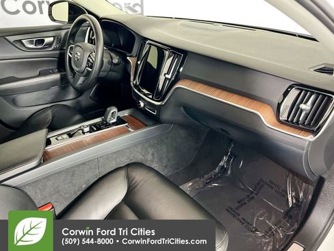 Used 2024 Volvo S60 B5 Plus image 28