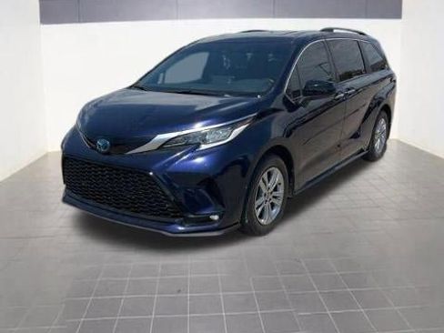 Used 2022 Toyota Sienna XSE AWD/4WD image 1