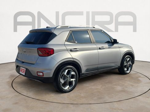 Used 2024 Hyundai Venue SEL image 10